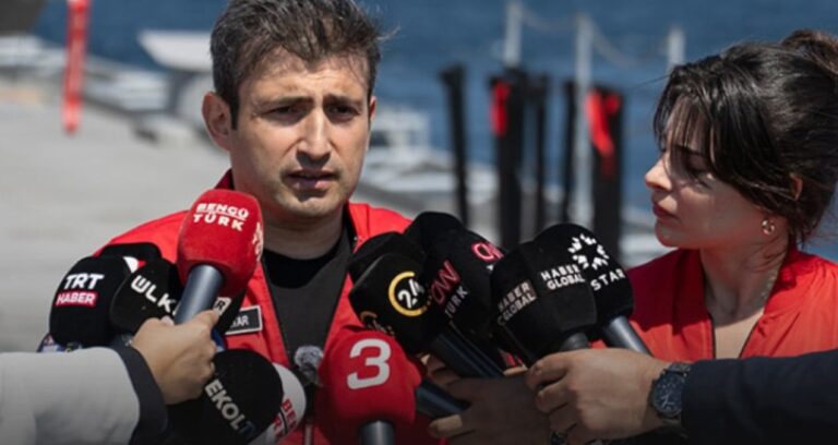 neden-mikrofonda-komutanlar-degil-erdoganin-damadi-selcuk-bayraktar-var-keMafarn.jpg