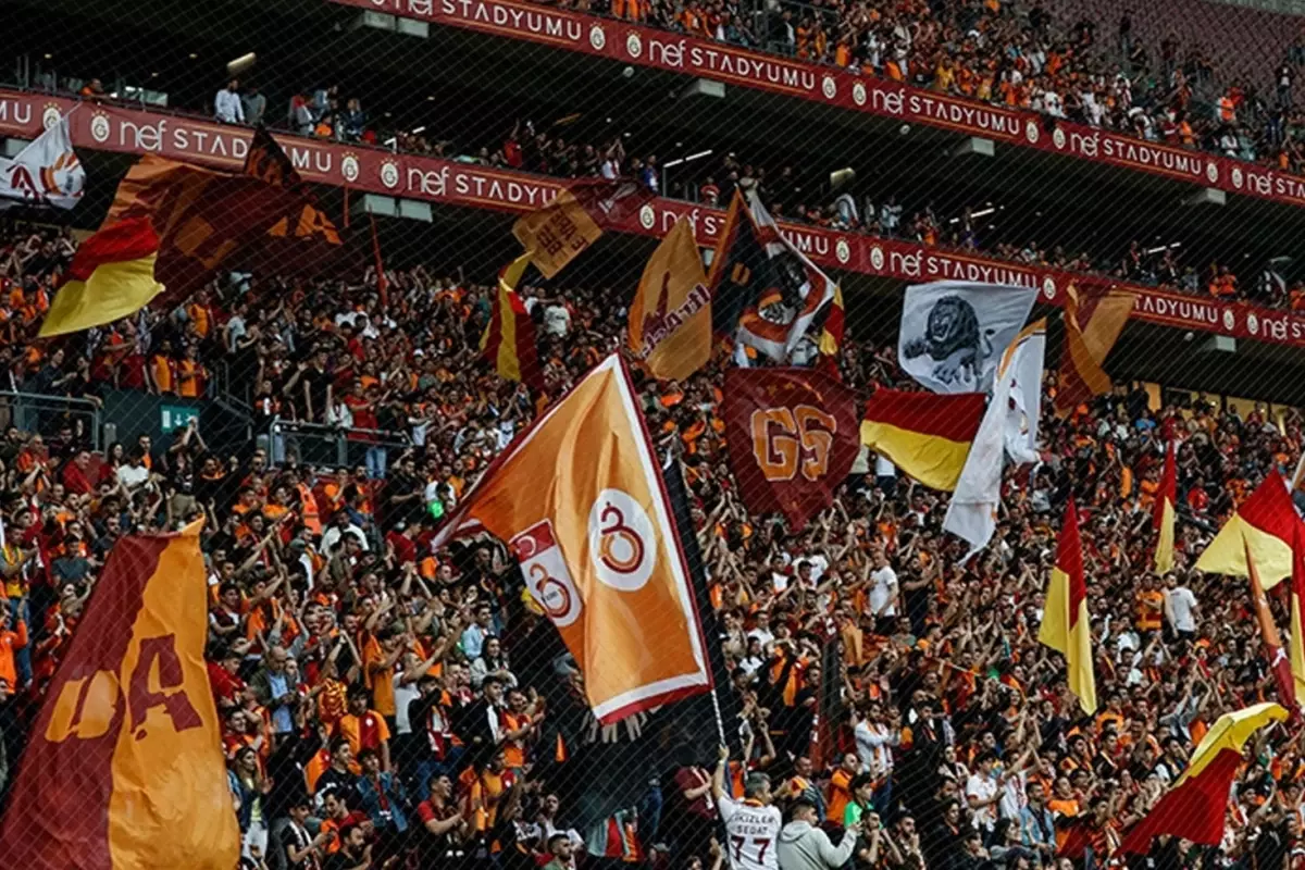 Galatasaray taraftarı yıldız futbolcuya öfke kusuyor: Onun yüzünden kaybettik