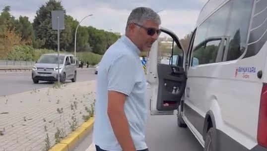 Okul servis şoförü, önüne kestiği sürücüye tehditler savurdu