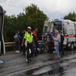antalyada zincirleme kaza 2 yarali IEvHDQd8.jpg