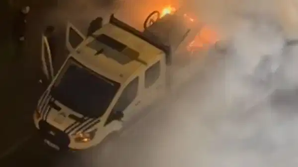 istanbul kartalda hareketli anlar seyyar satici zabita aracini atese verdi iCQZBQI3.jpg