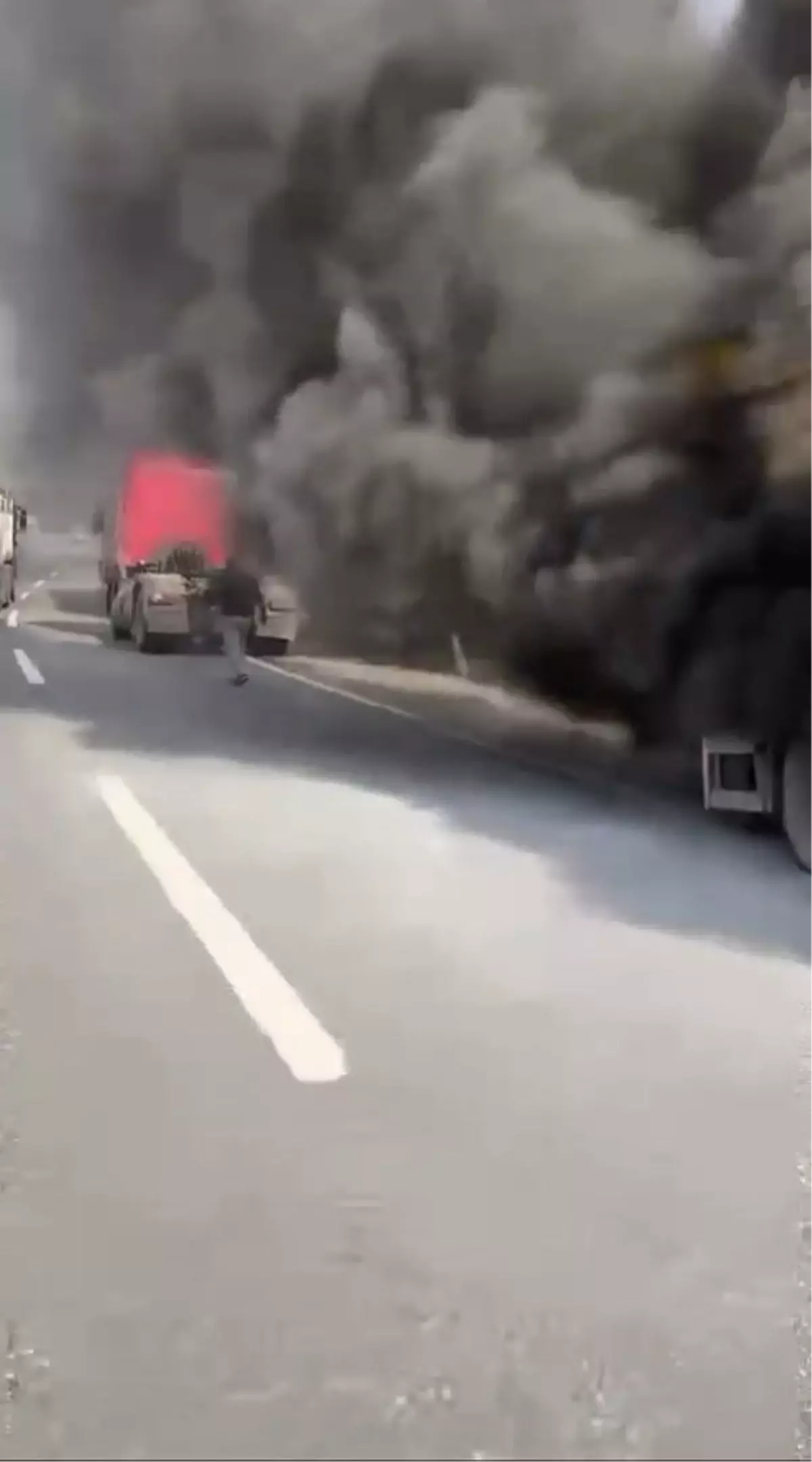 silede hafriyat kamyonu yangini 15NMSuCK.jpg