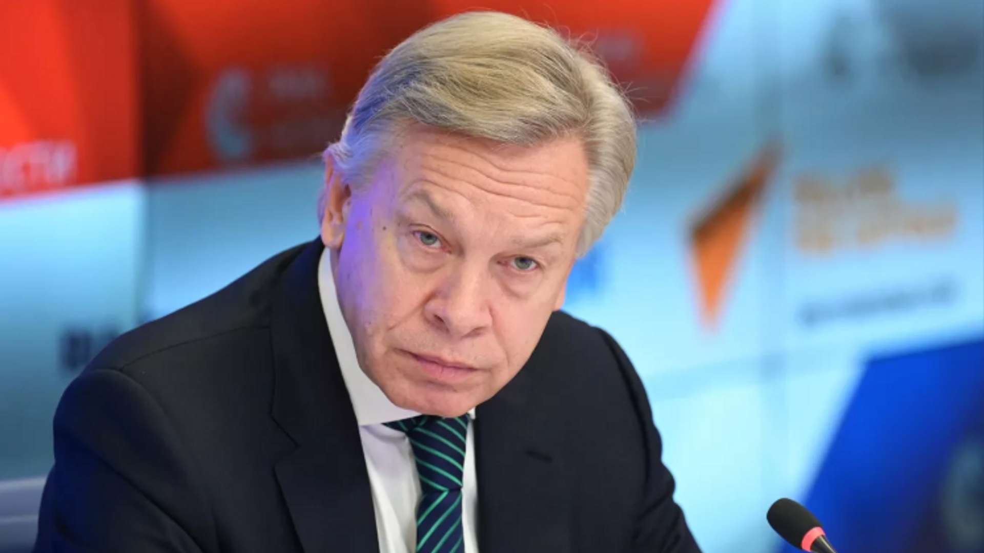 pu kov fransizlar macronun ulkeyi batirdigini dusunuyor wQ8yf2QB.png