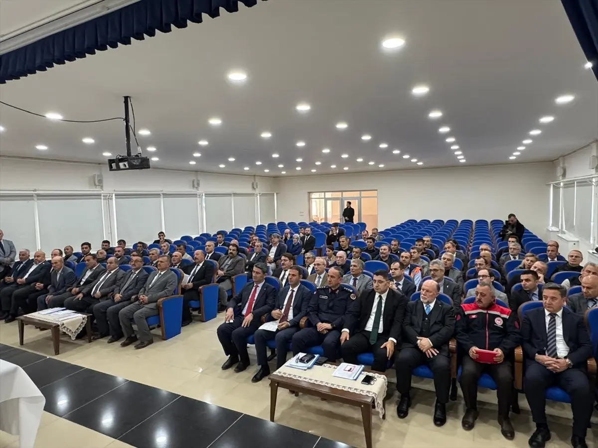 vali dogan taraklida muhtarlarla bulustu UKHhgWcu.jpg