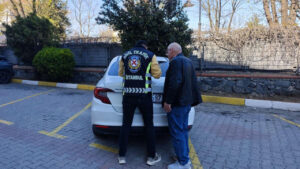 trafikte-kavgaya-tutusan-iki-surucuye-360-bin-lira-ceza-R7vYKbLC