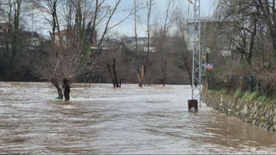 Bartın’da Irmak Taşması Sonucu Kara Yolu Suyla Doldurdu