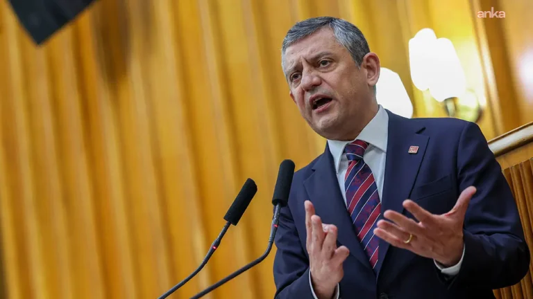 chp-lideri-ozgur-ozelden-zehir-zemberek-mutlak-butlan-cikisi-sarayin-mermerlerinde-oturanlara-medet-umanlara-W3N93fiu