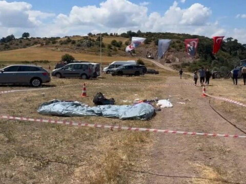 Corumda yamac parasutu faciasi kayaliklara dusen pilot oldu CBs2grpZ