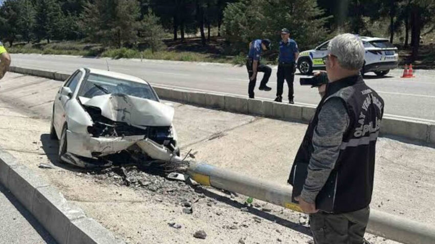 Kontrolden cikan otomobil direge carpti yA3MNEcG